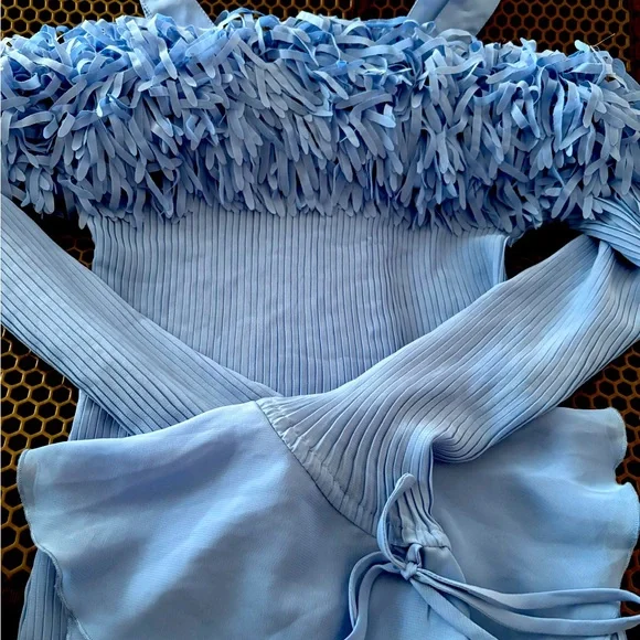 Kaelyn -Max lo Blue Textured Sleeveless Top - Picture 2 of 5